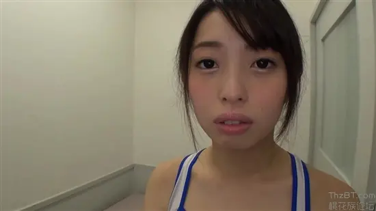 Japońska dziewczyna pilnie i pilnie sprawia, że ​​loda