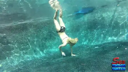 Samantha pod wodą pokazała jej ciało