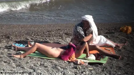 Nudystowie są starannie monitorowani na plaży przez kamerę